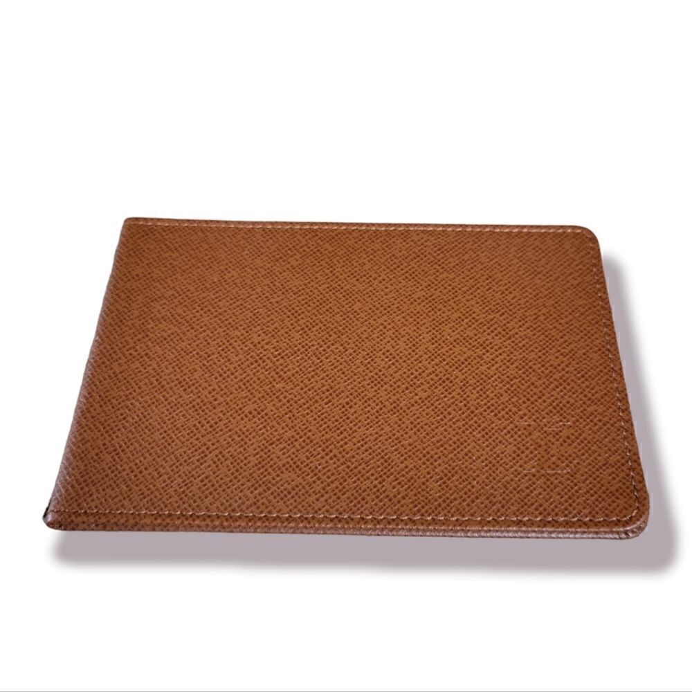 💥ONE DAY SALE💥LOUIS VUITTON TIAGA brown leather pass case
